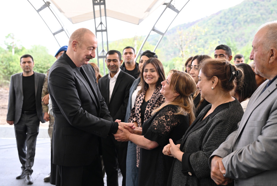 Prezident İlham Əliyev Xocalının Badara, Daşbulaq, Seyidbəyli və Şuşakənd kəndlərinin sakinləri ilə görüşüb<font color=red> - FOTOLAR</font>