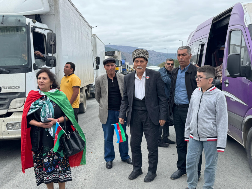 Bu gün köç karvanı ilə Kəlbəcərə çatan 32 ailəyə mənzillərin açarları təqdim edilib<font color=red> - FOTOLAR</font>