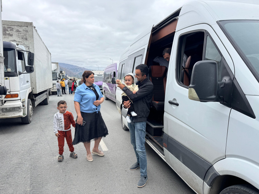 Bu gün köç karvanı ilə Kəlbəcərə çatan 32 ailəyə mənzillərin açarları təqdim edilib<font color=red> - FOTOLAR</font>