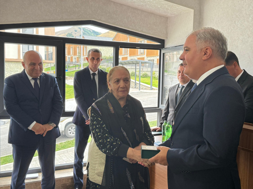 Bu gün köç karvanı ilə Kəlbəcərə çatan 32 ailəyə mənzillərin açarları təqdim edilib<font color=red> - FOTOLAR</font>