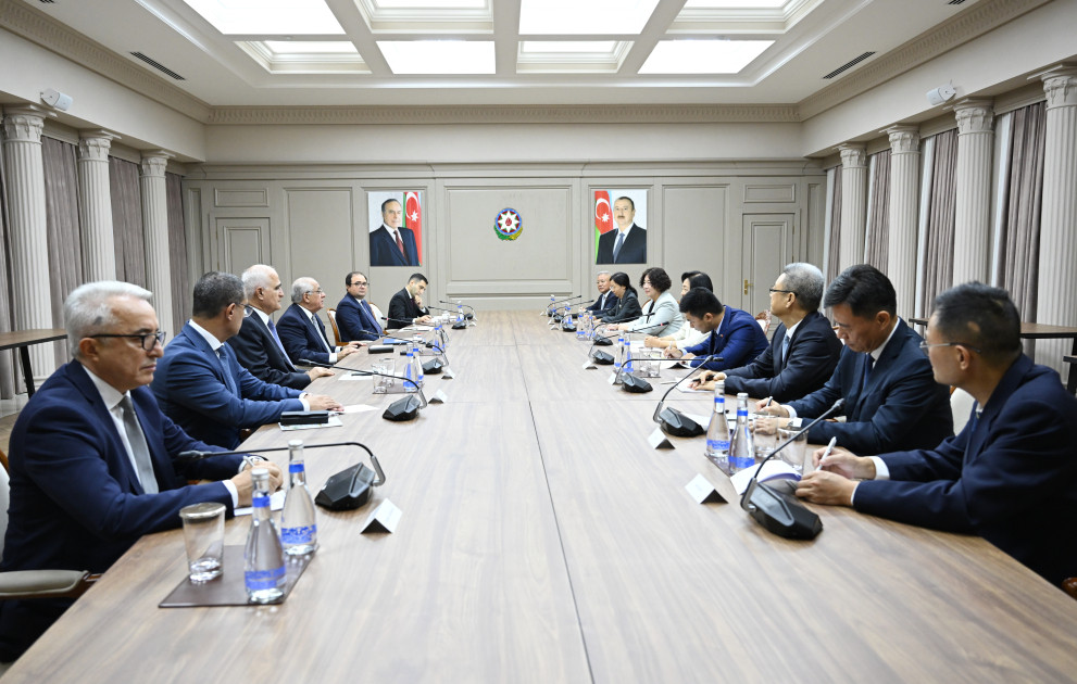 Baş nazir Əli Əsədov Çin Xalq Siyasi Məşvərət Şurasının Ümumçin Komitəsi sədrinin müavini ilə görüşüb<font color=red> - FOTOLAR</font>