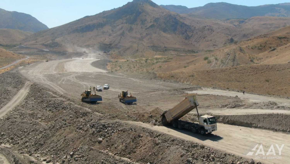 Zəngəzur dəhlizində tikinti işlərinin 95 faizi icra olunub<font color=red> - FOTOLAR</font>