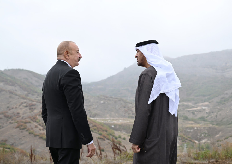 Azərbaycan və Birləşmiş Ərəb Əmirliklərinin prezidentləri Şuşa rayonunun Daşaltı kəndinin fonunda şəkil çəkdiriblər<font color=red> - FOTOLAR</font>