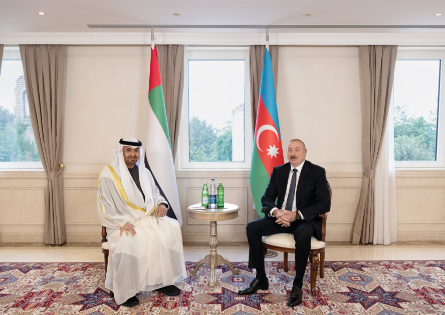 Azərbaycan Prezidenti İlham Əliyevin Birləşmiş Ərəb Əmirliklərinin Prezidenti ilə təkbətək görüşü olub<font color=red> - FOTOLAR</font>
