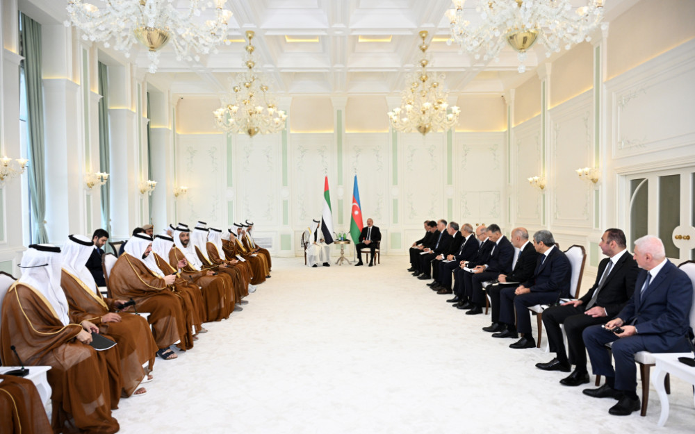 Azərbaycan və BƏƏ prezidentlərinin geniş tərkibdə görüşü olub, sənədlər mübadilə edilib <font color=red> - FOTOLAR</font>