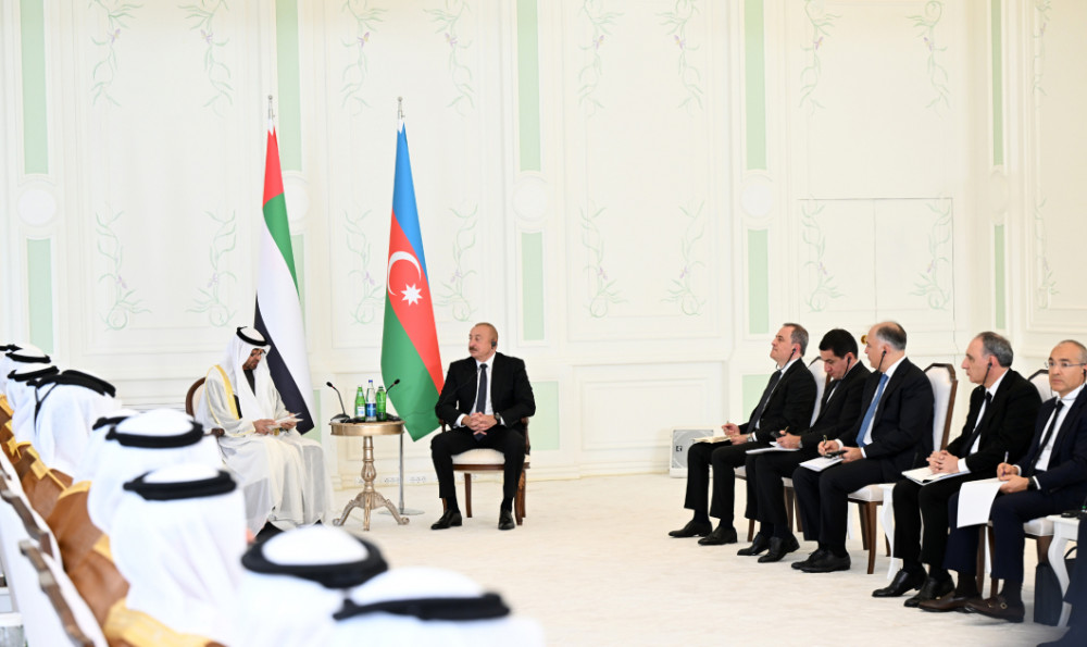 Azərbaycan və BƏƏ prezidentlərinin geniş tərkibdə görüşü olub, sənədlər mübadilə edilib <font color=red> - FOTOLAR</font>