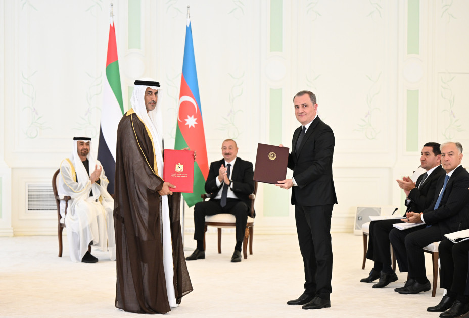 Azərbaycan və BƏƏ prezidentlərinin geniş tərkibdə görüşü olub, sənədlər mübadilə edilib <font color=red> - FOTOLAR</font>