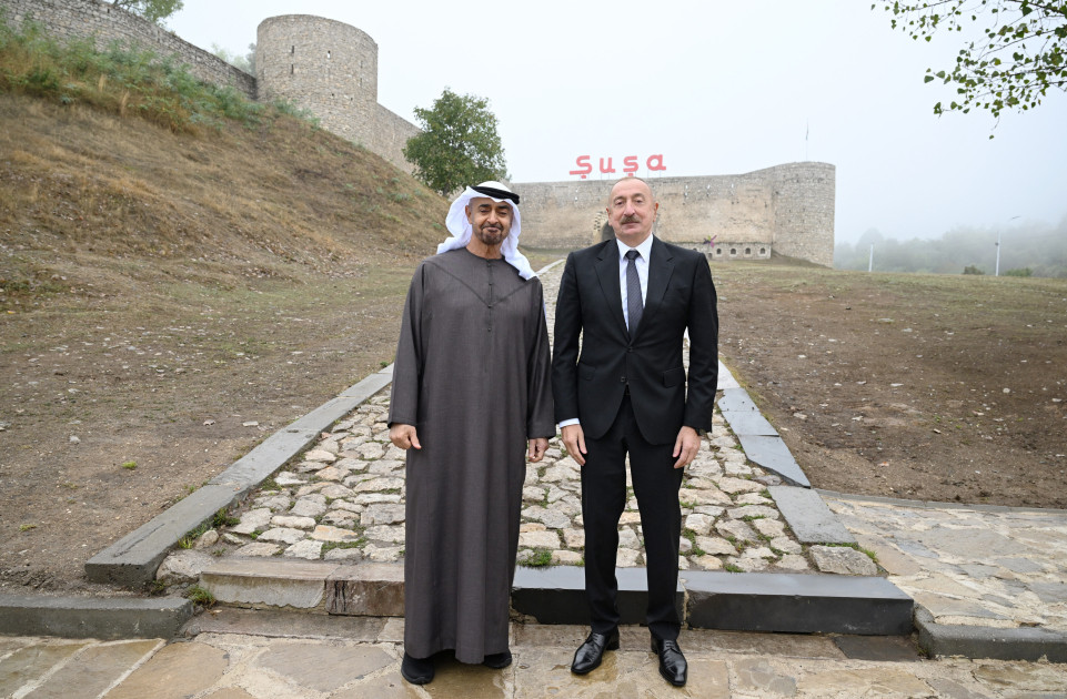 Azərbaycanın və Birləşmiş Ərəb Əmirliklərinin prezidentləri Şuşa qalasının önündə foto çəkdiriblər<font color=red> - FOTOLAR</font>