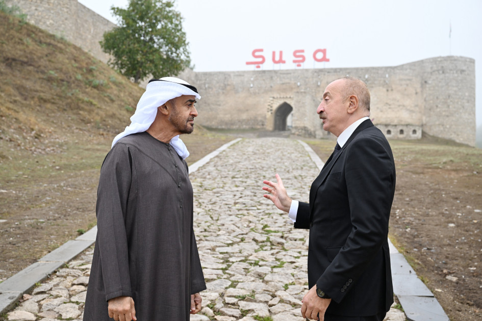Azərbaycanın və Birləşmiş Ərəb Əmirliklərinin prezidentləri Şuşa qalasının önündə foto çəkdiriblər<font color=red> - FOTOLAR</font>