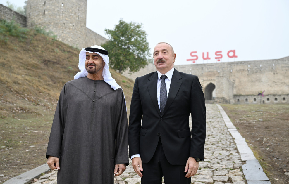 Azərbaycanın və Birləşmiş Ərəb Əmirliklərinin prezidentləri Şuşa qalasının önündə foto çəkdiriblər<font color=red> - FOTOLAR</font>