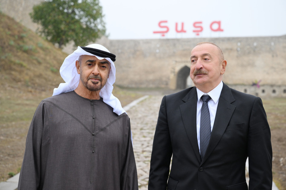 Azərbaycanın və Birləşmiş Ərəb Əmirliklərinin prezidentləri Şuşa qalasının önündə foto çəkdiriblər<font color=red> - FOTOLAR</font>