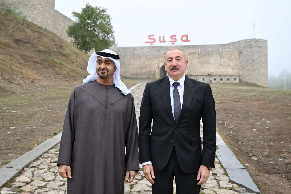 Azərbaycanın və Birləşmiş Ərəb Əmirliklərinin prezidentləri Şuşa qalasının önündə foto çəkdiriblər<font color=red> - FOTOLAR</font>