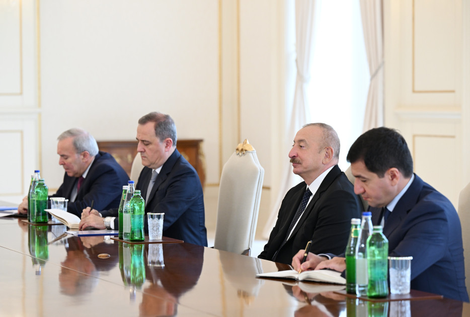 Prezident İlham Əliyev Avropa İttifaqının Genişlənmə üzrə komissarını qəbul edib<font color=red> - FOTOLAR</font>