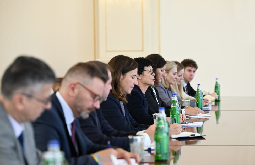 Prezident İlham Əliyev Avropa İttifaqının Genişlənmə üzrə komissarını qəbul edib<font color=red> - FOTOLAR</font>