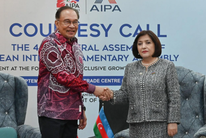 Sahibə Qafarova Malayziyanın Baş naziri ilə görüşüb<font color=red> - FOTOLAR</font>