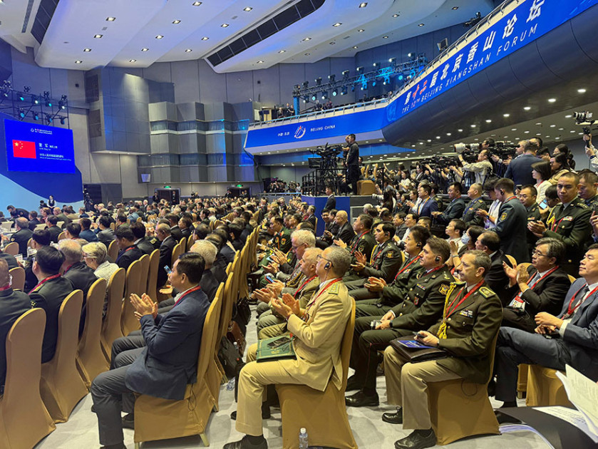 Müdafiə naziri Çinə işgüzar səfər edib <font color=red> - FOTOLAR</font>