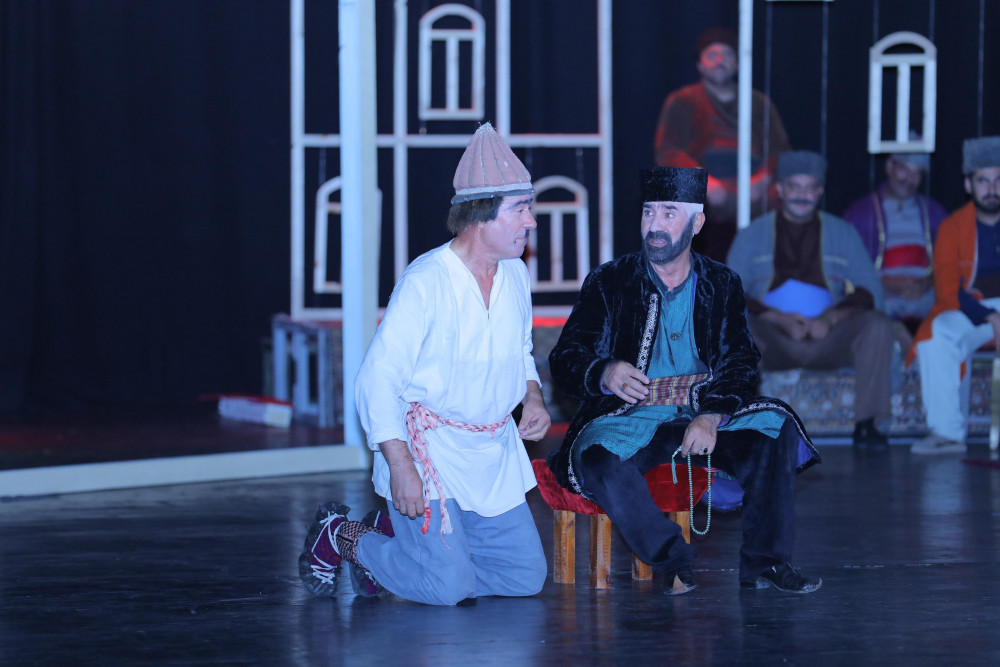 Naxçıvanda Milli Musiqi Günündə “O olmasın, bu olsun” musiqili komediya təqdim olunub<font color=red> - FOTOLAR</font>