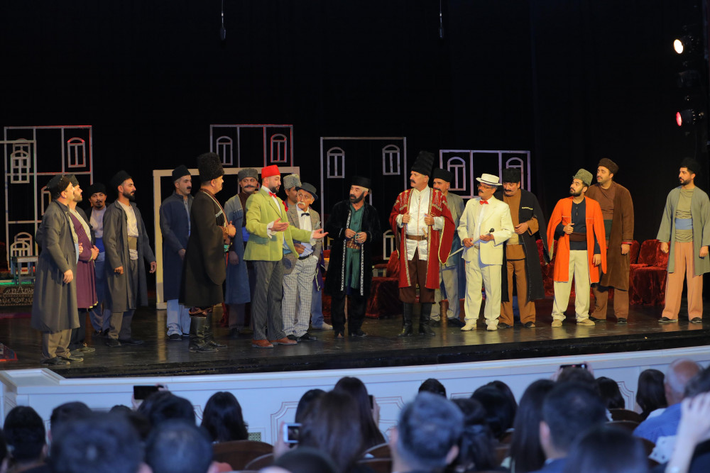 Naxçıvanda Milli Musiqi Günündə “O olmasın, bu olsun” musiqili komediya təqdim olunub<font color=red> - FOTOLAR</font>