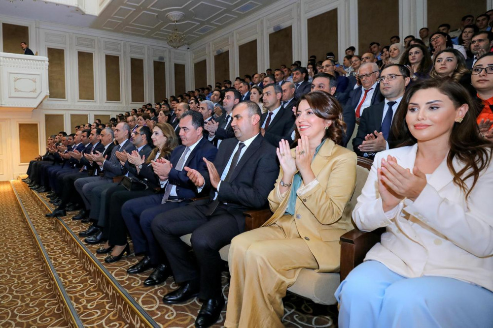 Naxçıvanda Milli Musiqi Günündə “O olmasın, bu olsun” musiqili komediya təqdim olunub<font color=red> - FOTOLAR</font>