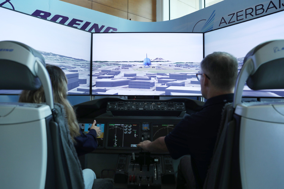 Bakıda “Boeing 787 Dreamliner” uçuş simulyatoru təqdim olunub<font color=red> - FOTOLAR</font>