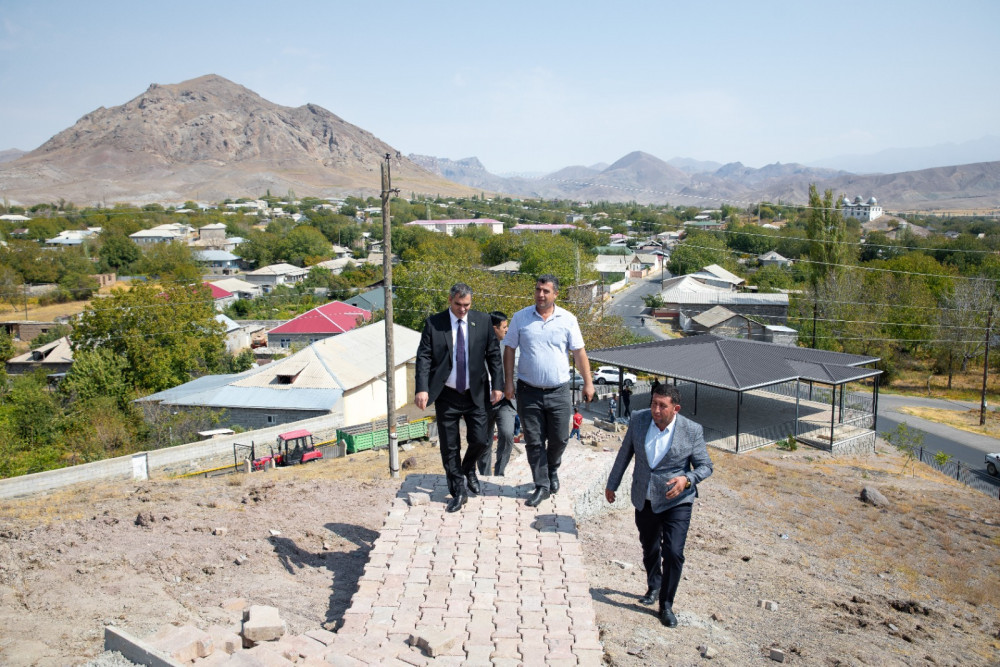 Qəzənfər Abdullayev Culfa rayon Bənəniyar kənd sakinləri ilə görüşüb<font color=red> - FOTOLAR</font>