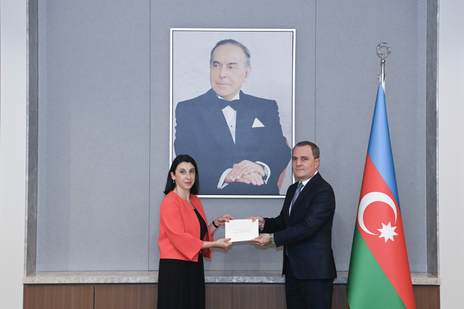 Azərbaycan-Fransa münasibətlərində yaranmış böhranın səbəbləri ətrafında fikir mübadiləsi aparılıb<font color=red> - FOTOLAR</font>