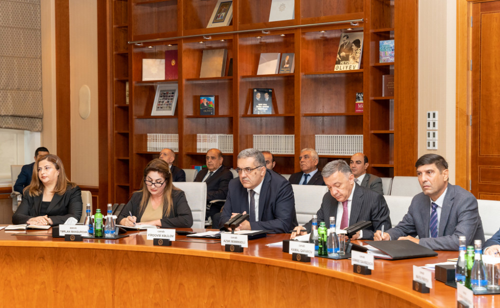 Maliyyə Nazirliyində kollegiya iclası keçirilib<font color=red> - FOTOLAR</font>
