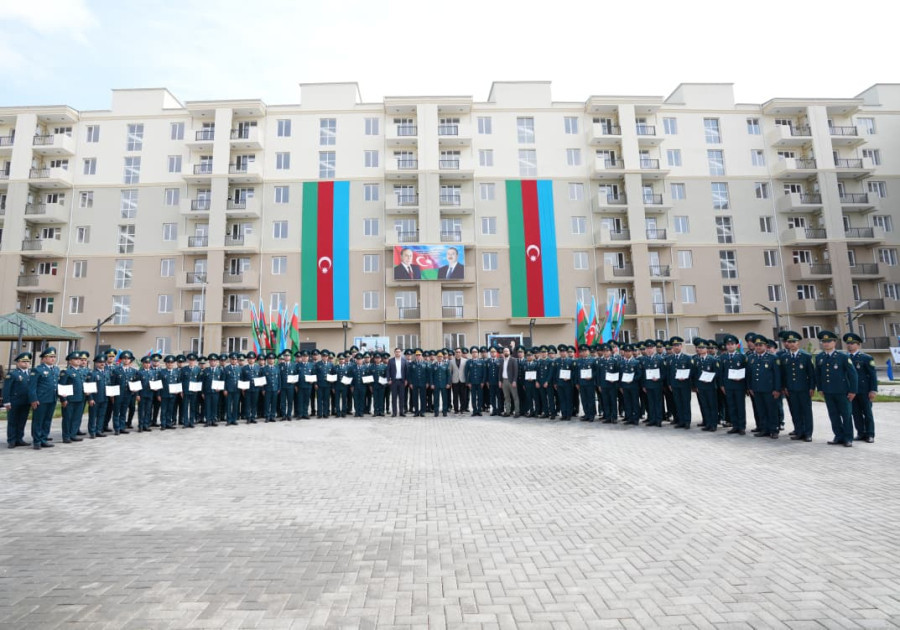 DSX-nin hərbi hissəsində yeni inşa olunmuş yaşayış binaları xidməti istifadəyə verilib -<font color=red> - FOTOLAR</font>