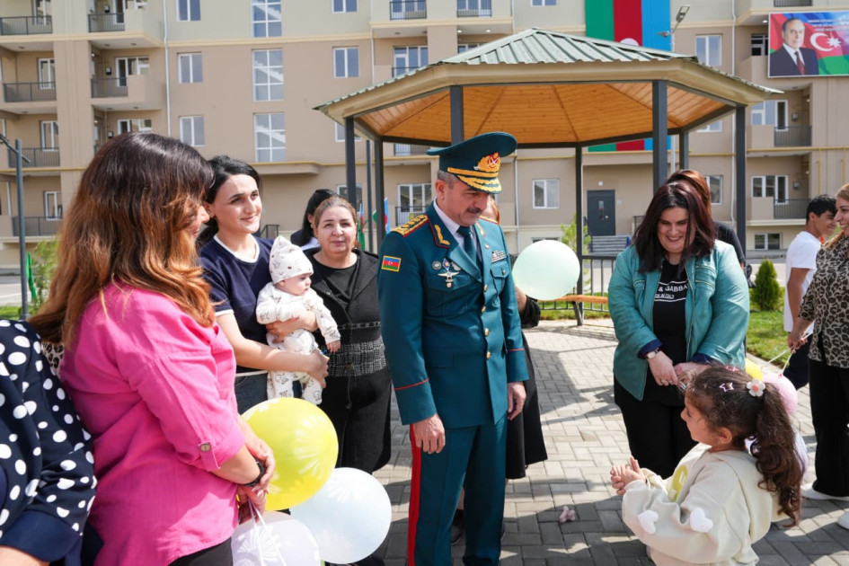 DSX-nin hərbi hissəsində yeni inşa olunmuş yaşayış binaları xidməti istifadəyə verilib -<font color=red> - FOTOLAR</font>