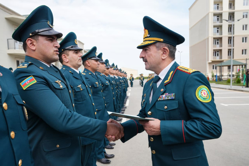 DSX-nin hərbi hissəsində yeni inşa olunmuş yaşayış binaları xidməti istifadəyə verilib -<font color=red> - FOTOLAR</font>