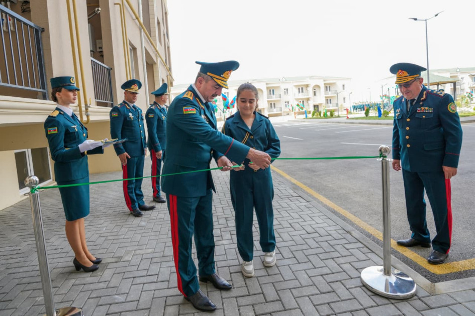 DSX-nin hərbi hissəsində yeni inşa olunmuş yaşayış binaları xidməti istifadəyə verilib -<font color=red> - FOTOLAR</font>