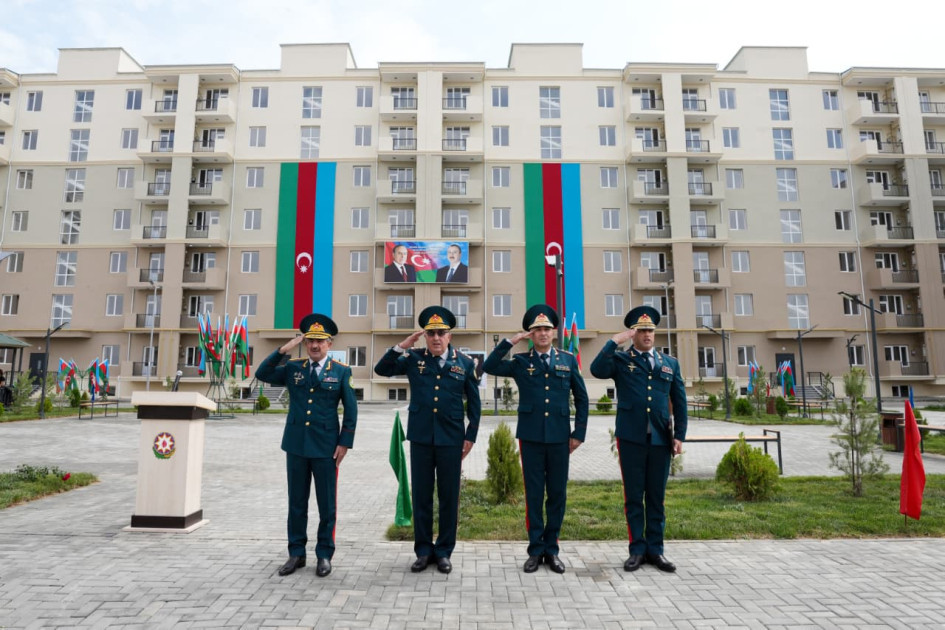 DSX-nin hərbi hissəsində yeni inşa olunmuş yaşayış binaları xidməti istifadəyə verilib -<font color=red> - FOTOLAR</font>