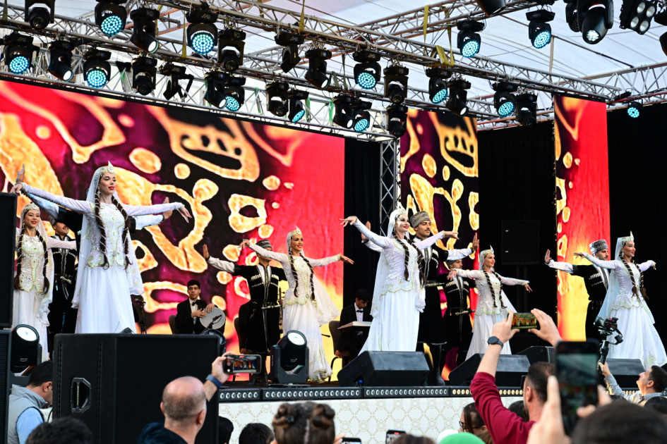 Xankəndidə ilk Şəhər Günü münasibətilə möhtəşəm konsert və atəşfəşanlıq olub<font color=red> - FOTOLAR</font>