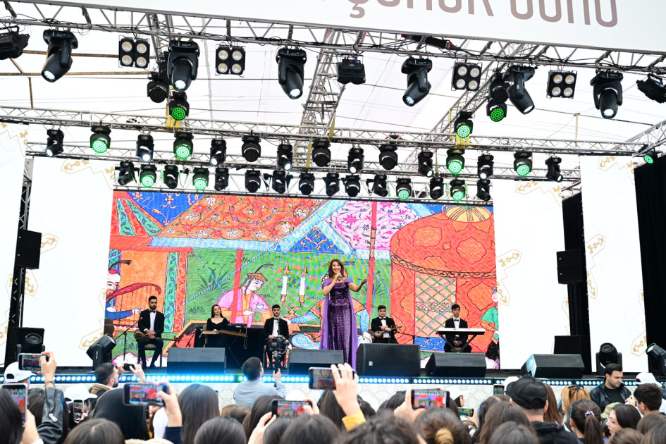 Xankəndidə ilk Şəhər Günü münasibətilə möhtəşəm konsert və atəşfəşanlıq olub<font color=red> - FOTOLAR</font>