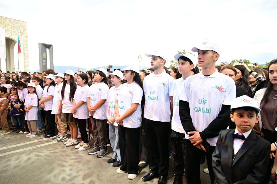 Xankəndidə ilk Şəhər Günü münasibətilə möhtəşəm konsert və atəşfəşanlıq olub<font color=red> - FOTOLAR</font>