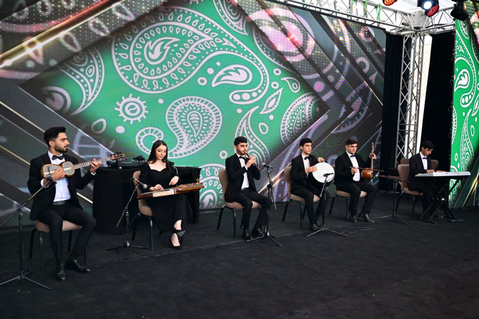 Xankəndidə ilk Şəhər Günü münasibətilə möhtəşəm konsert və atəşfəşanlıq olub<font color=red> - FOTOLAR</font>