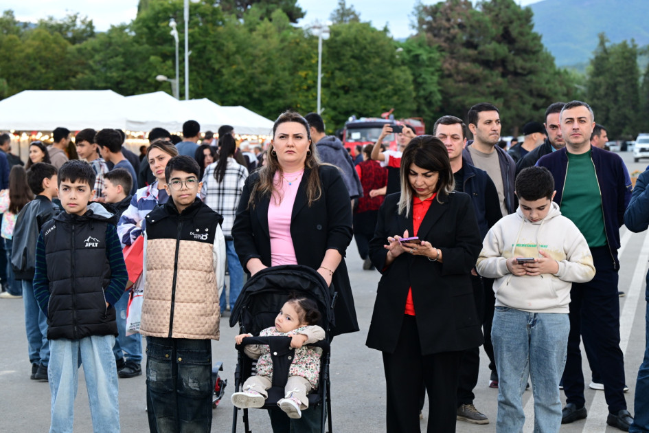 Xankəndidə ilk Şəhər Günü münasibətilə möhtəşəm konsert və atəşfəşanlıq olub<font color=red> - FOTOLAR</font>