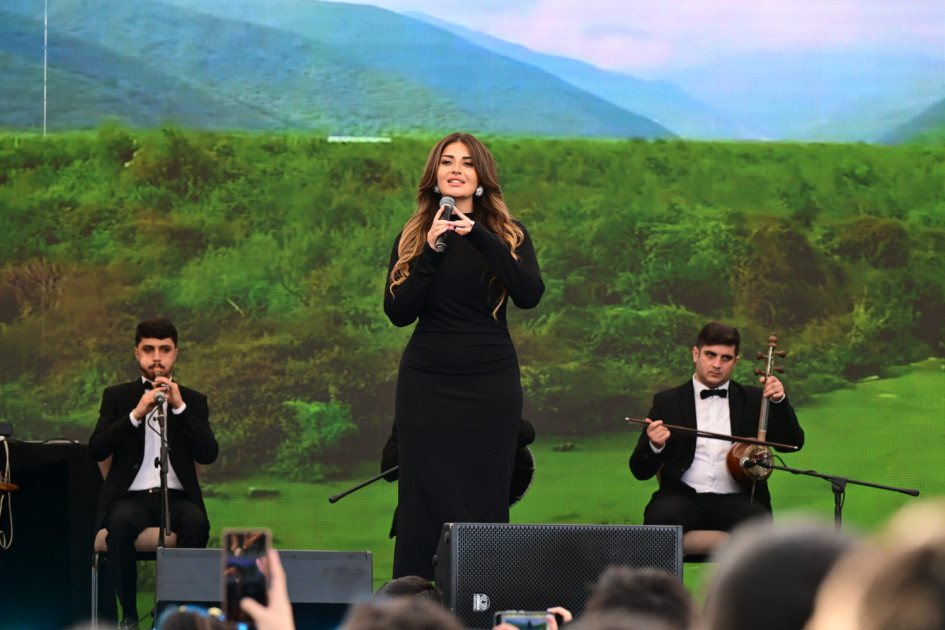 Xankəndidə ilk Şəhər Günü münasibətilə möhtəşəm konsert və atəşfəşanlıq olub<font color=red> - FOTOLAR</font>