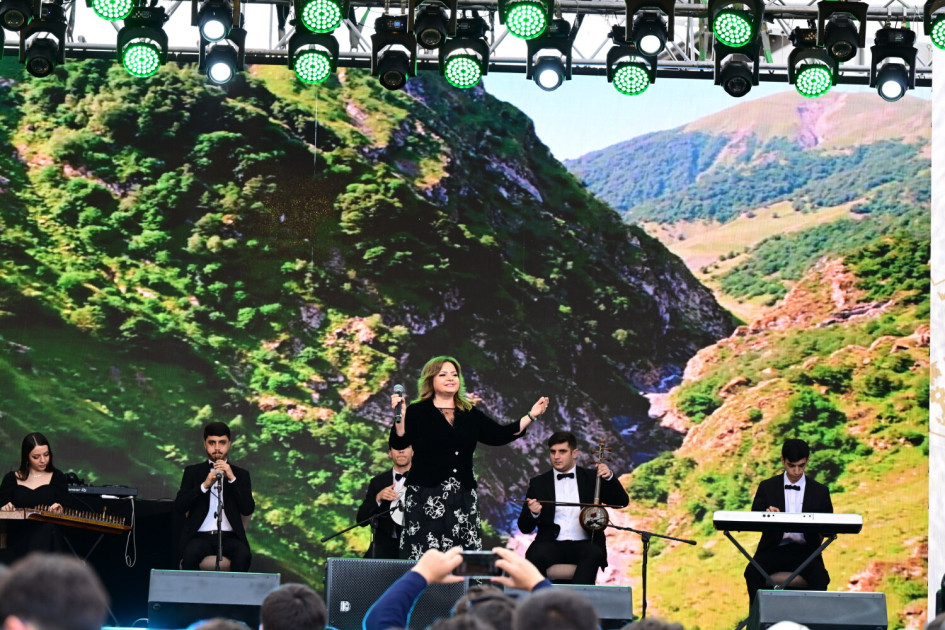 Xankəndidə ilk Şəhər Günü münasibətilə möhtəşəm konsert və atəşfəşanlıq olub<font color=red> - FOTOLAR</font>