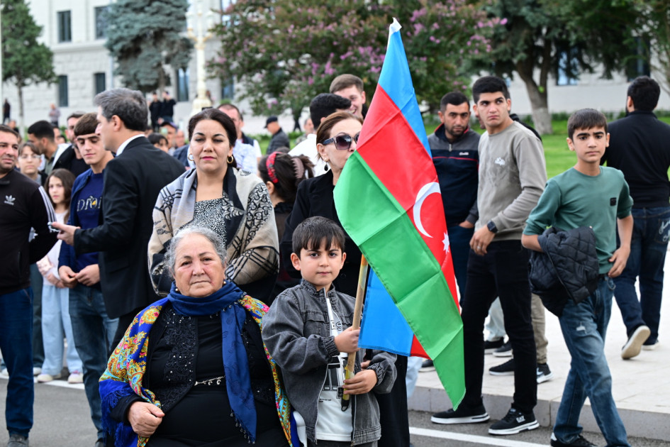 Xankəndidə ilk Şəhər Günü münasibətilə möhtəşəm konsert və atəşfəşanlıq olub<font color=red> - FOTOLAR</font>