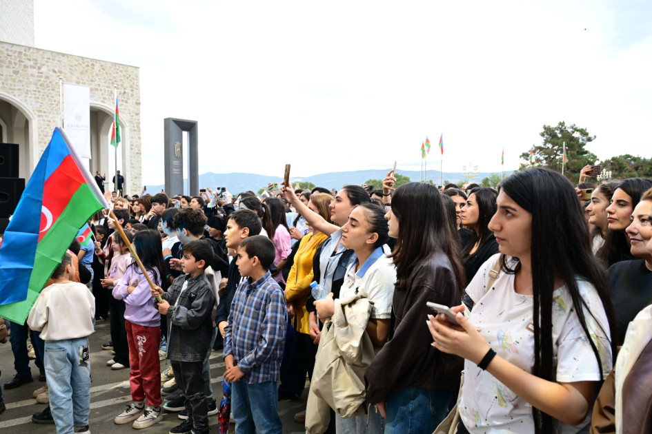 Xankəndidə ilk Şəhər Günü münasibətilə möhtəşəm konsert və atəşfəşanlıq olub<font color=red> - FOTOLAR</font>