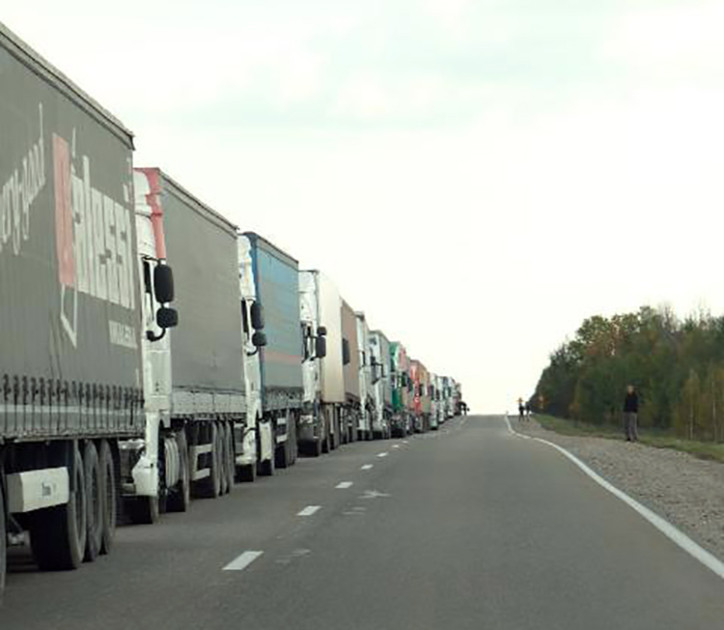 Qazaxıstan-Rusiya sərhədində nəqliyyat vasitələrinin kütləvi sıxlığı qeydə alınıb<font color=red> - FOTOLAR</font>