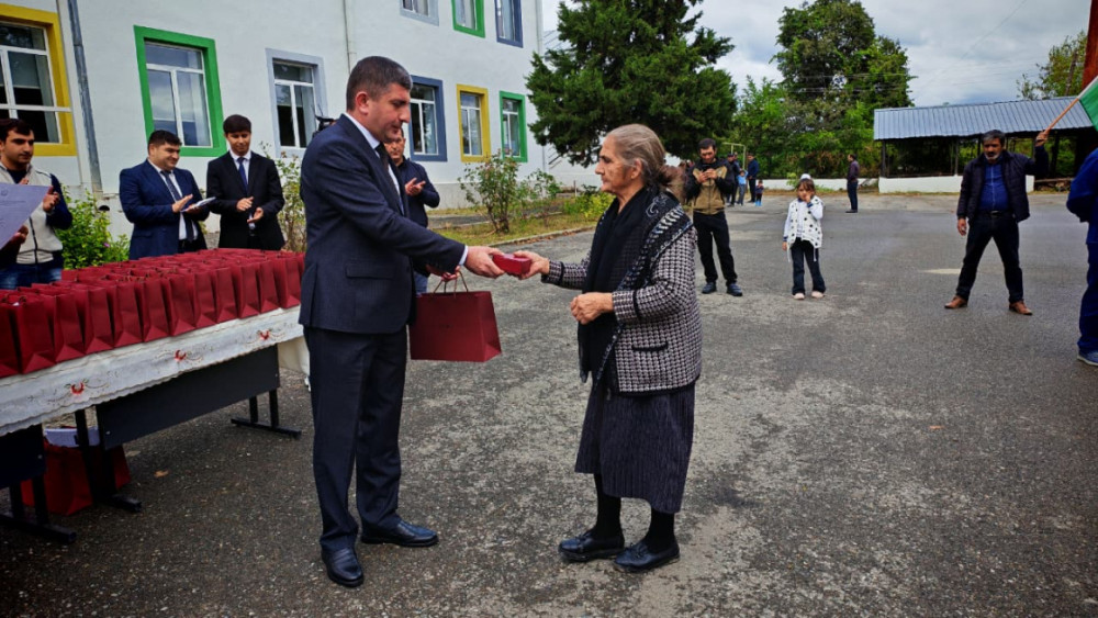 Ağdərənin Həsənriz kəndinə köçən daha 29 ailəyə evlərin açarları təqdim edilib<font color=red> - FOTOLAR</font>