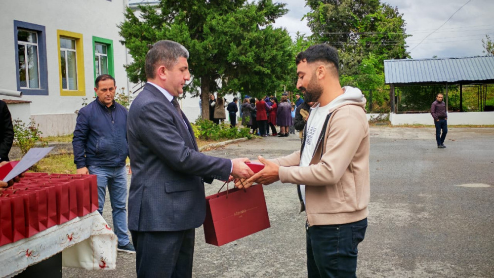 Ağdərənin Həsənriz kəndinə köçən daha 29 ailəyə evlərin açarları təqdim edilib<font color=red> - FOTOLAR</font>