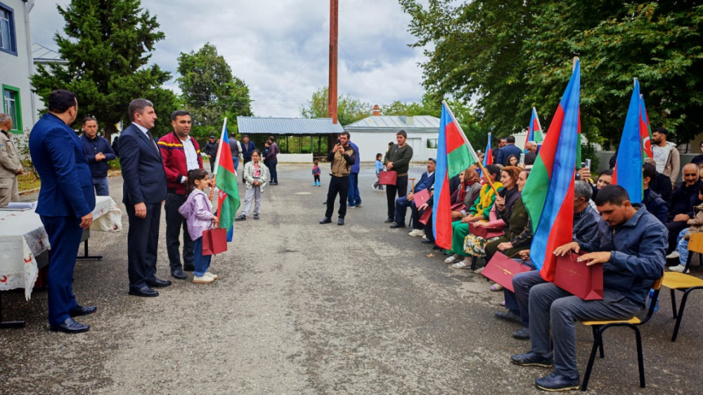 Ağdərənin Həsənriz kəndinə köçən daha 29 ailəyə evlərin açarları təqdim edilib<font color=red> - FOTOLAR</font>