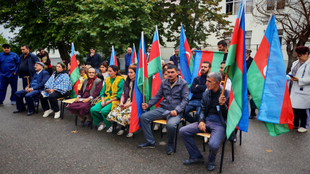 Ağdərənin Həsənriz kəndinə köçən daha 29 ailəyə evlərin açarları təqdim edilib<font color=red> - FOTOLAR</font>