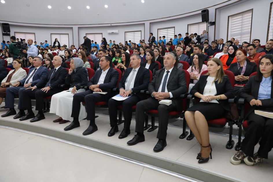 Naxçıvanda İlber Ortaylının kitablarının “imza günü” keçirilib<font color=red> - FOTOLAR</font>