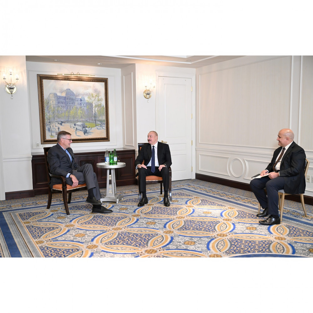 Prezident İlham Əliyev Nyu-Yorkda “Neuberger Berman” şirkətinin sədri və baş icraçı direktoru ilə görüşüb<font color=red> - FOTOLAR</font>