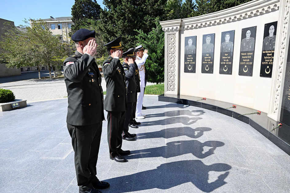 Xarici ölkələrin hərbi attaşeləri Heydər Əliyev adına Hərbi İnstitutda olublar<font color=red> - FOTOLAR</font>