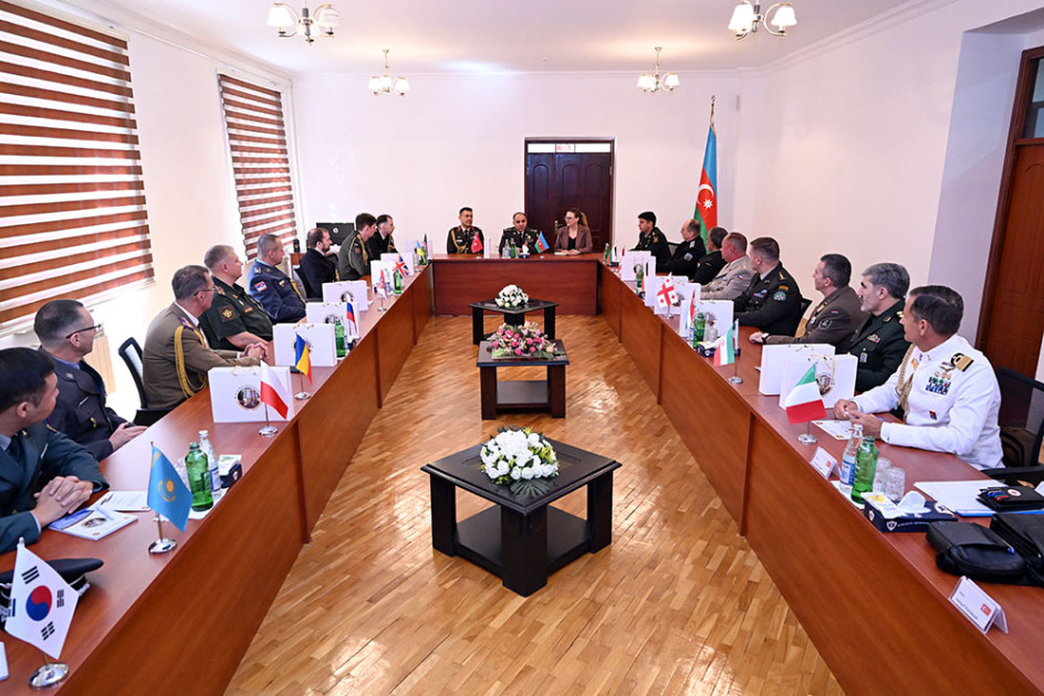 Xarici ölkələrin hərbi attaşeləri Heydər Əliyev adına Hərbi İnstitutda olublar<font color=red> - FOTOLAR</font>